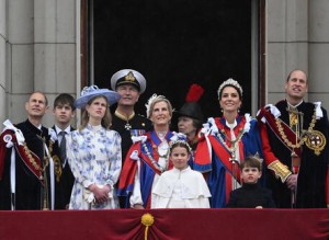 Coronation day, i due fratelli divisi, la solitudine di Harry, William in prima fila