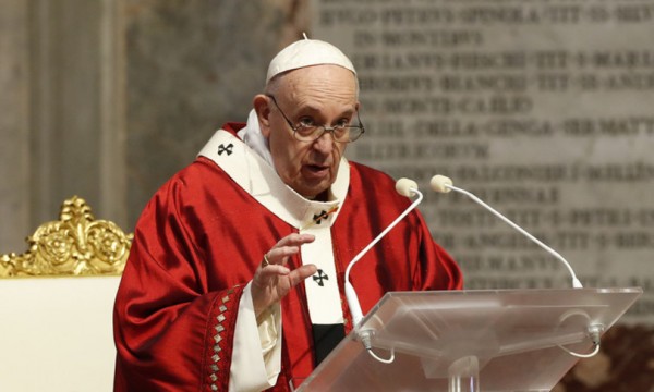 &quot;Stiamo vivendo la terza Guerra Mondiale a pezzi&quot;, dice Papa Francesco