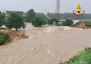 Il maltempo flagella ancora il Nord. Esonda un fiume nel padovano. Individuato il corpo di un disperso in Lombardia