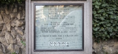 «A morte le guardie» scritta choc sulla targa di Via Fani,  Tonelli (Sap) Fango sul sangue degli agenti uccisi»