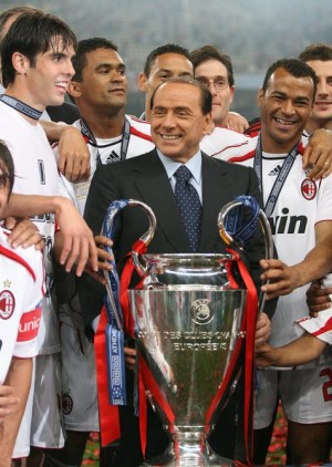 China pone fin a la era Berlusconi