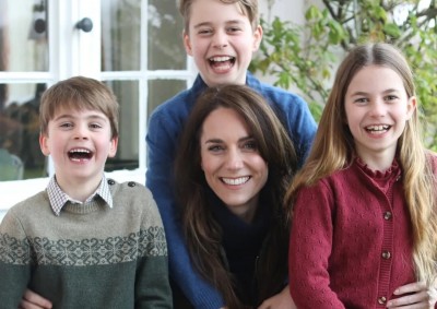 Royal family, Kate chiede scusa per la foto &#039;taroccata&#039;