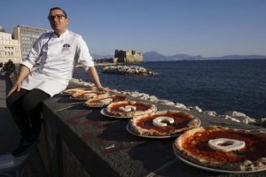 Pizzeros napolitanos en lupa de Unesco