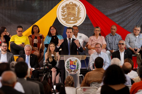 Più pressione da parte di Guaidó, chiama a manifestare il 10  marzo &quot;Se vuoi mandarmi in prigione eccomi qui, dando la mia faccia&quot;