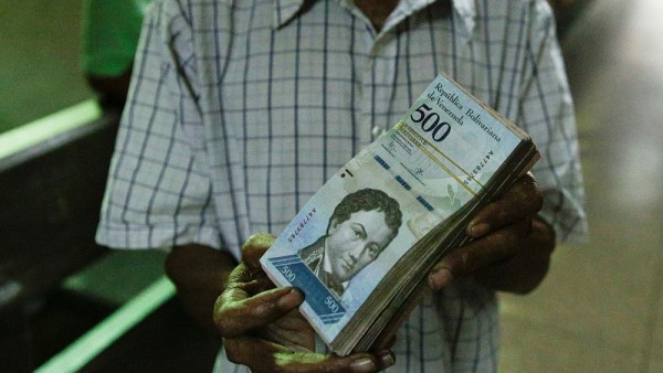 Venezuela rolls out new banknotes in response to high inflation