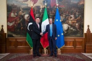 Libia, Serraj fredda Gentiloni: “Nessun ok a navi italiane in acque libiche”