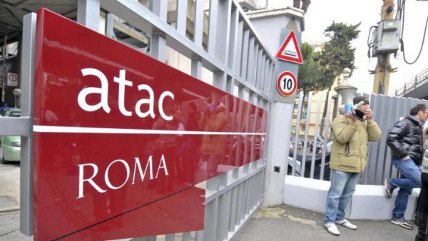 Roma, incidente al deposito Atac di Acqua Acetosa: morto operaio