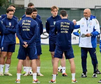 Luciano Spalletti en una práctica de Italia