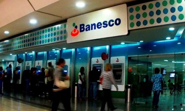Venezuela, arrestati 11 banchieri di Banesco la più grande banca privata: “hanno colpito valuta nazionale”