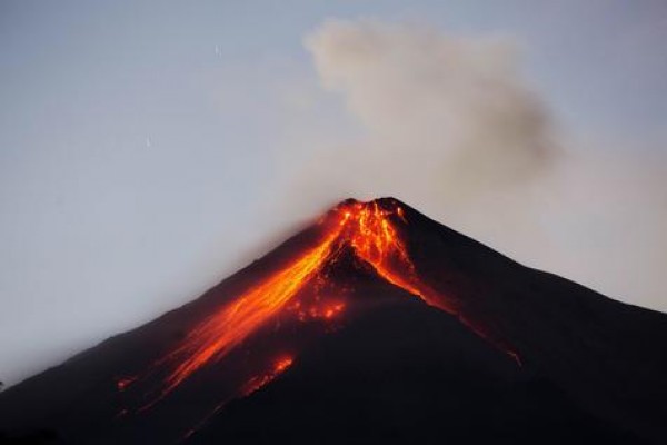 Nueva alerta de erupción para el Volcán de Fuego