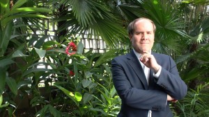 Alejandro Cáceres, egresado y profesor invitado del IESA, ganó el Premio Rafael María Baralt