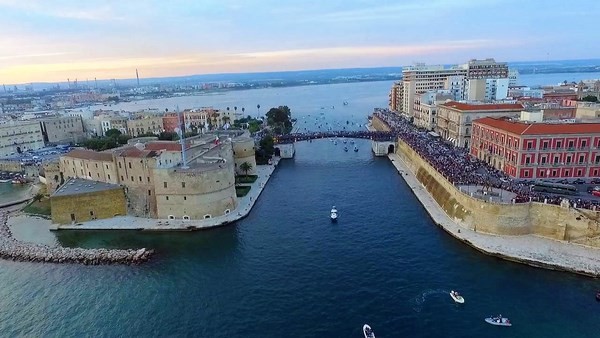 Palio dei Rioni e Festa del Mare a Taranto: appuntamento con lo spettacolo