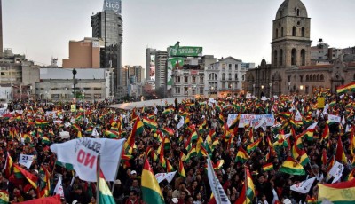 Choques entre manifestantes en Bolivia dejan un muerto y decenas de heridos