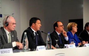 Il presidente del consiglio Matteo Renzi con il Presidente della Repubblica francese Hollande e la cancelliera Merkel