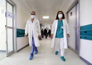 Coronavirus in Italia, nuovo calo dei contagiati, 978 nuovi casi e altri 8 morti