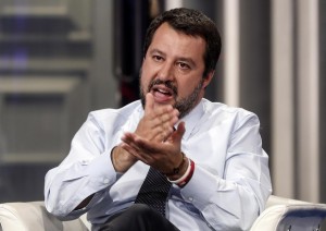 Salvini: &#039;Governo avanti? Chiedete a M5S&#039;. &#039;Si sciacqui bocca chi parla di Lega&#039; e la lite continua