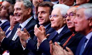 Mattarella e Macron: &quot;La guerra è una sfida ai nostri valori&quot;, &quot;La pace è possibile quando lo deciderà Kiev&quot;