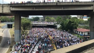 Maduro: &quot;Da Washington un colpo di stato in Venezuela&quot; Milioni di venezuelani in piazza chiedono elezioni