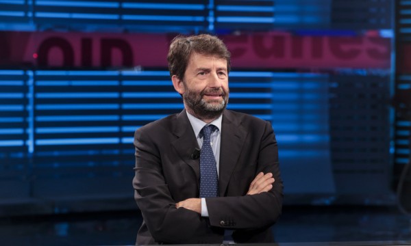 &quot;Cinema e teatri aperti nelle zone gialle dal 27 marzo&quot;  Lo annuncia su Twitter il ministro Franceschini.