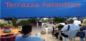 Taranto - Terrazza Falanthra a Poetando sotto le Stelle spuntano piccoli poeti