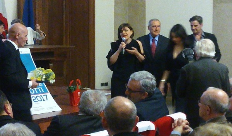 Taranto - Premio Nilde Iotti alla dott.ssa Cinzia Cardone per ImprTal del Cubo, una scommessa per il futuro