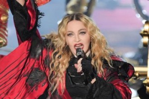 Madonna: &quot;Vaccino c&#039;è già ma lo nascondono&quot;. E Instagram la oscura