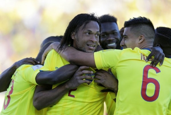 Ecuador goleó 3-0 a una Venezuela sin brillo