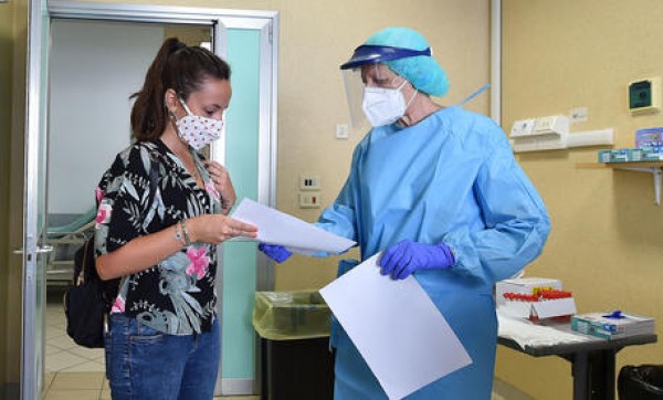 Coronavirus en Italia, los contagios siguen disminuyendo: otros 878 casos y 4 muertes