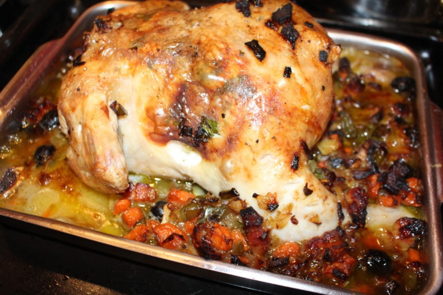 Pollo relleno al horno verduras a cerveza