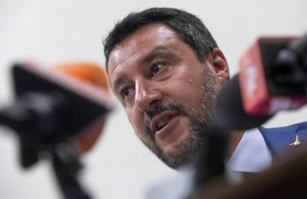 Salvini: &#039;Mattarella metta fine a questo spettacolo indecente&#039;