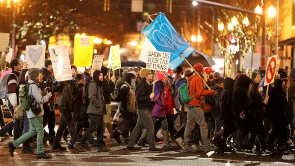 Scontri anti-Trump a Washington, oltre duecento arresti