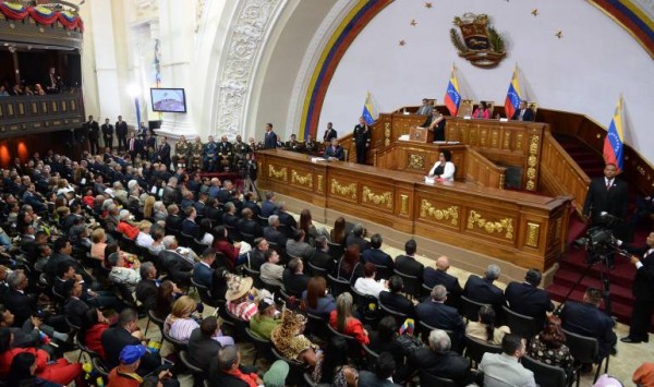 Parlamento venezolano pide aplazar comicios para diciembre