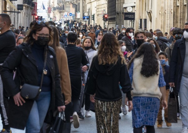 Coronavirus en Italia, hoy 24.036 infecciones y 297 muertes. La curva sigue creciendo con tasa positiva del 6,3%, superando los 3 millones de casos: boletín 5 de marzo