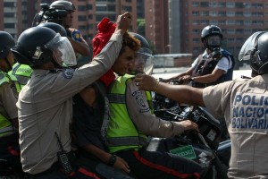 Foro Penal de Venezuela reporta 2.815 detenidos en protestas, 341 presentados en tribunales militares