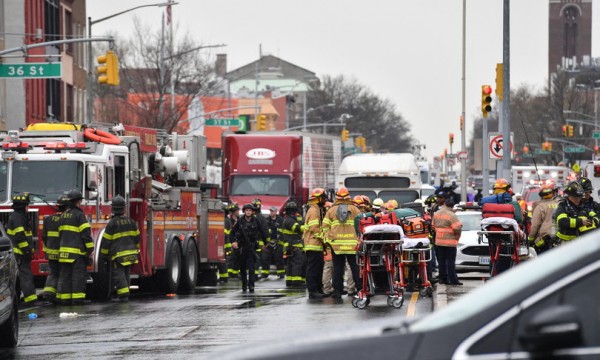 Sparatoria in metropolitana a Brooklyn, 13 feriti  New York nel panico