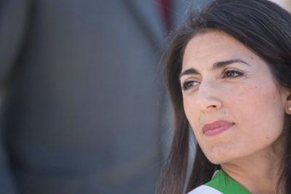 Migranti, Raggi: &quot;Il governo sbaglia, basta quote&quot;