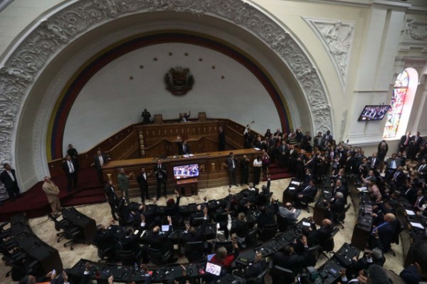 Venezuela, il Parlamento dichiara &quot;illegittima&quot; la presidenza Maduro Il nuovo mandato inizia il 10 gennaio