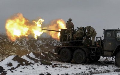 Artillería ucraniana en acción en el Donetsk.