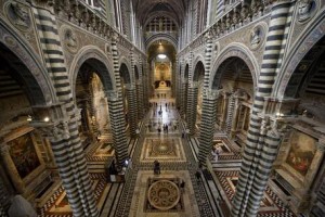 Il Duomo di Siena torna a svelare il suo pavimento
