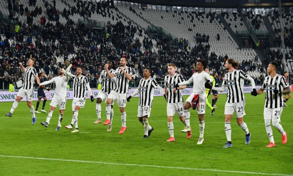 La Juventus supera il Genoa, 2-0 con Cuadrado e Dybala