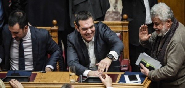 Grecia: Tsipras ottiene la fiducia dopo l&#039;uscita dei nazionalisti dal governo