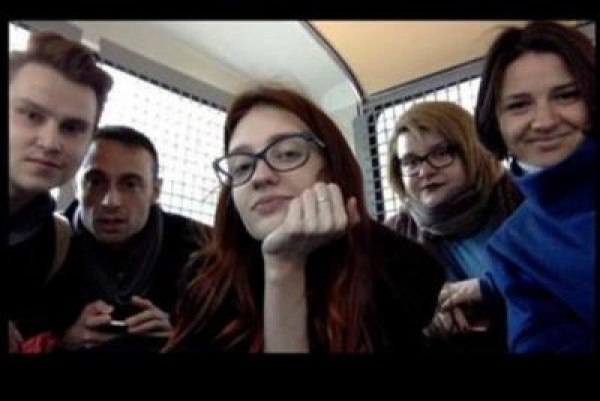 Yuri Guaiana e gli attivisti Lgbt Nikita Safronov, Alexandra Alekseyeva, Marina Dedales e Valentina Dekhtyarenko nella camionetta della polizia russa, che li ha arrestati (foto dalla petizione su Change.org)