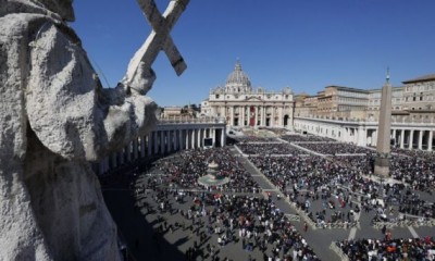 Papa celebró misa del Domingo de Resurrección ante 100 mil personas