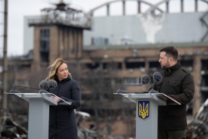 Giorgia Meloni è a Kiev con Volodymyr Zelensky.