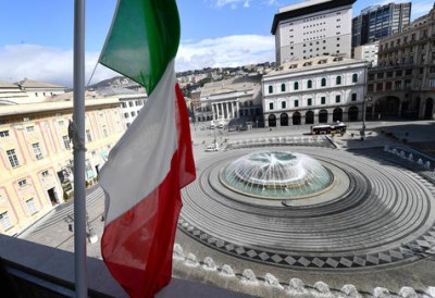 Banderas a media asta en Italia por víctimas