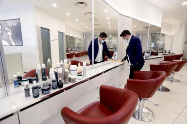 Fase 2: tutti i negozi riaprono lunedì 18 maggio, da oggi al via in Sardegna Renzi:&#039;Circolazione tra Regioni&#039;