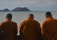 Fa sesso con almeno 9 monaci buddhisti e li ricatta. Arrestata in Thailandia