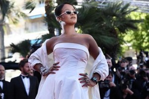 Sei grassa, Rihanna presa di mira sul web