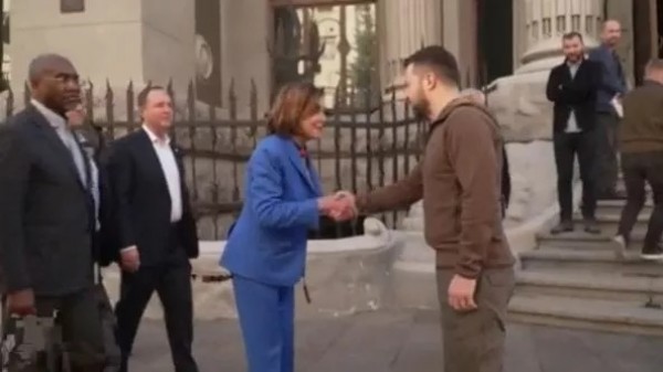 Nancy Pelosi ha incontrato Zelensky a Kiev