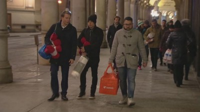 Dos futbolistas latinoamericanos Dybala y Iturbese suman a una campaña solidaria con las personas sin hogar en Turín